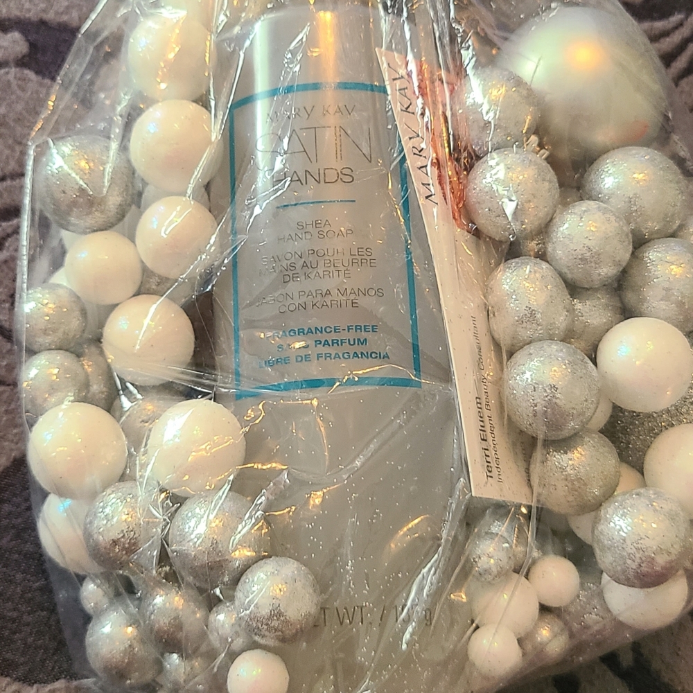 Brand New Mary Kay Satin Hands Hand Soap
